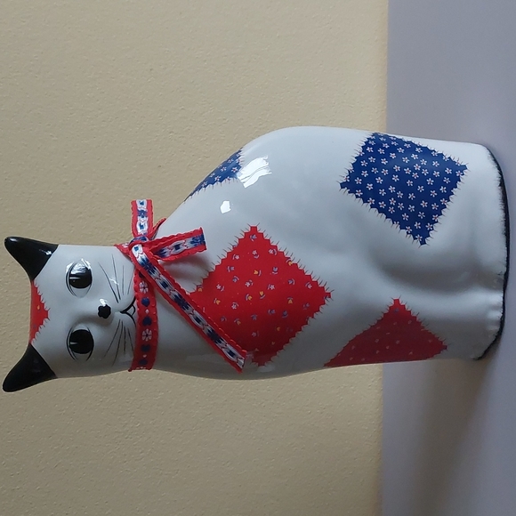 Other - Porcelain Cat Figure 🐈